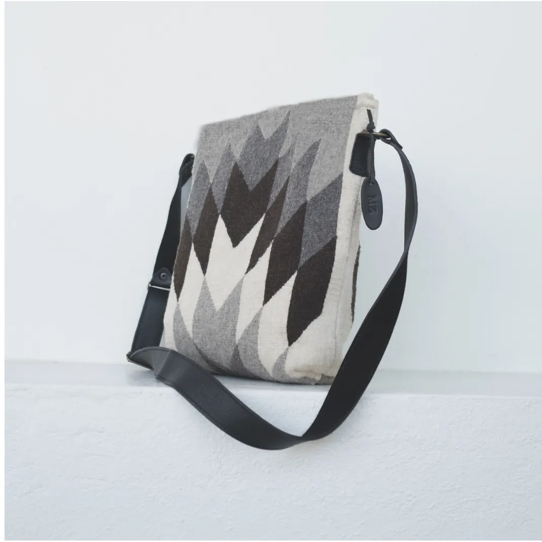 Yalitza Shoulder Bag